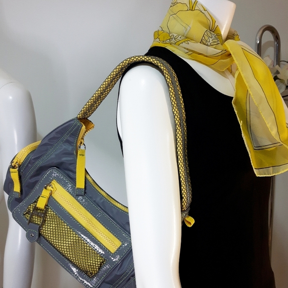 Nine West Handbags - Y2K Vtg Nine West💛Yellow Gray Casual Baguette Shoulder Bag with Pockets